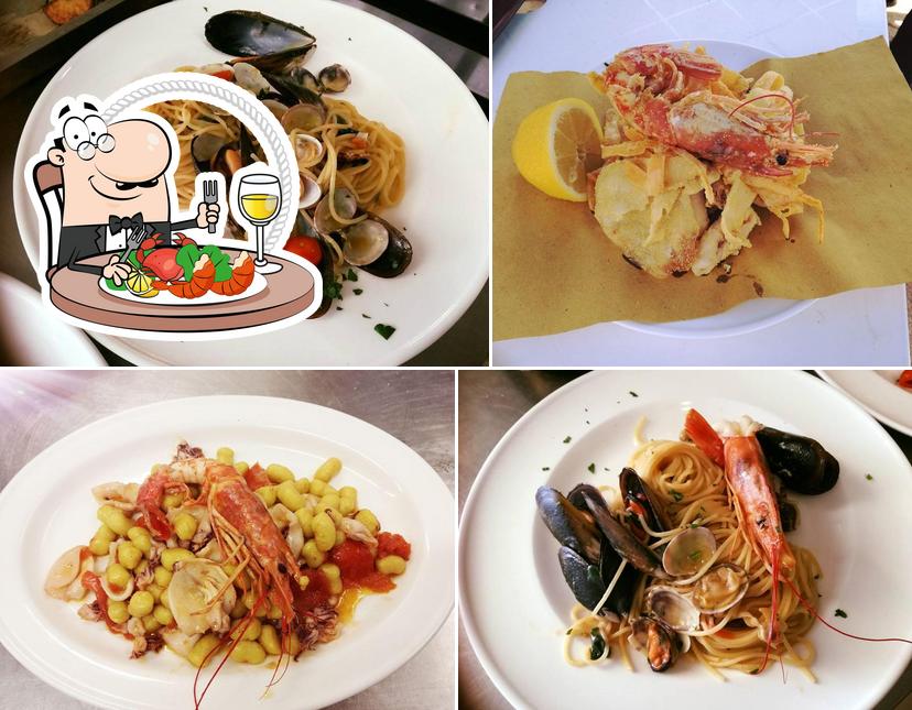 Prova la cucina di mare a Black Stone lounge bar restaurant