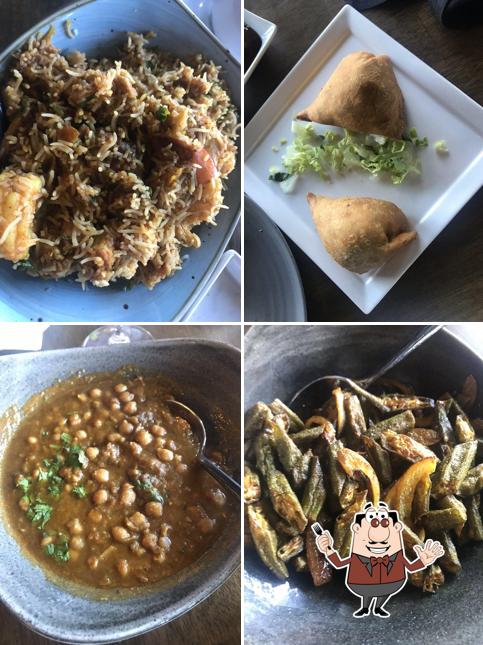 Еда в "Amiraj ~ Modern Indian Kitchen"