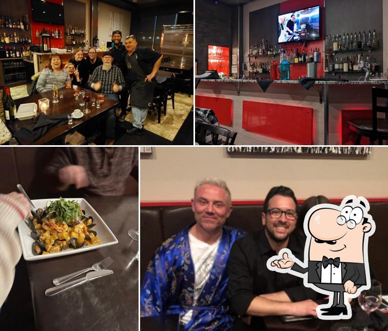 Installez-vous à l'une des tables de KOMA Restaurant