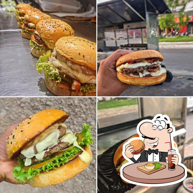 Experimente um hambúrguer no Famintos Burger - Hambúrgueria & Lanches