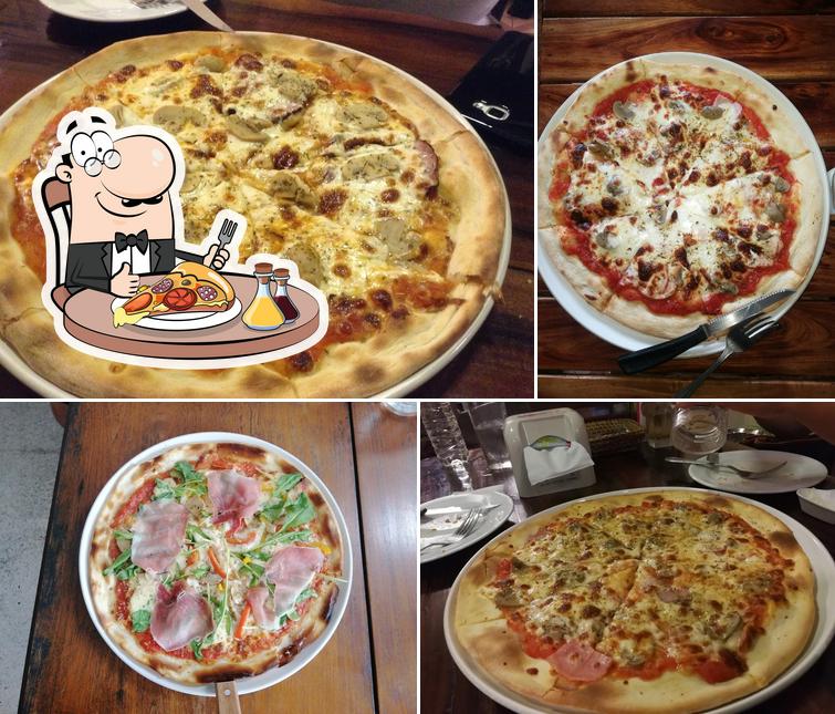 Nadia Pizza (นาเดียร์พิซซ่า) restaurant, Ubon Ratchathani, 7V4M+7GW ซอย