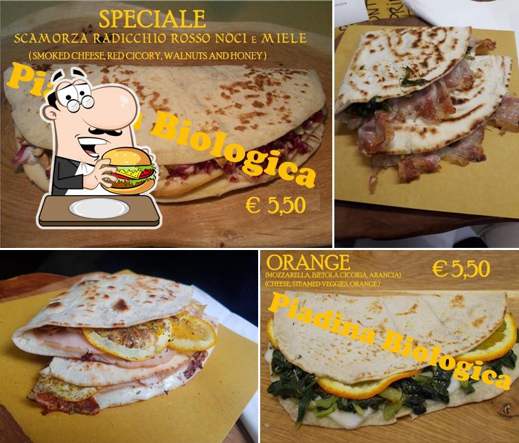Prenditi un hamburger a Piadina Bio Assisi