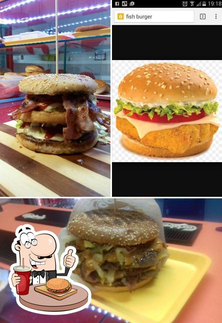 Ordina un hamburger a The Big Burger