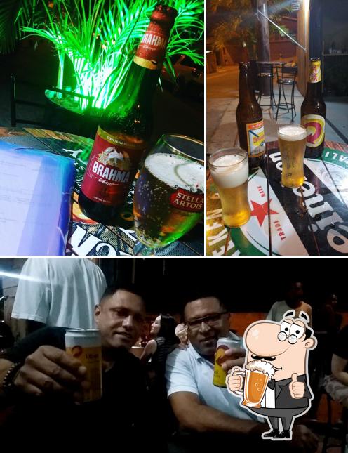 Peça um copo de cerveja leve ou escura