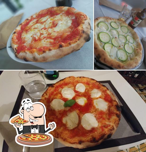 Prenditi una pizza a Trattoria Pizzeria La Lampara di Benincasa & C. Snc
