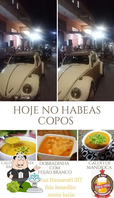 A foto da exterior e comida no Habeas Copos O Bar