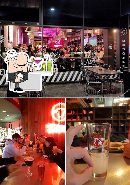 Taphouse Burgers & Ales EPFL si caratterizza per la bancone da bar e esterno