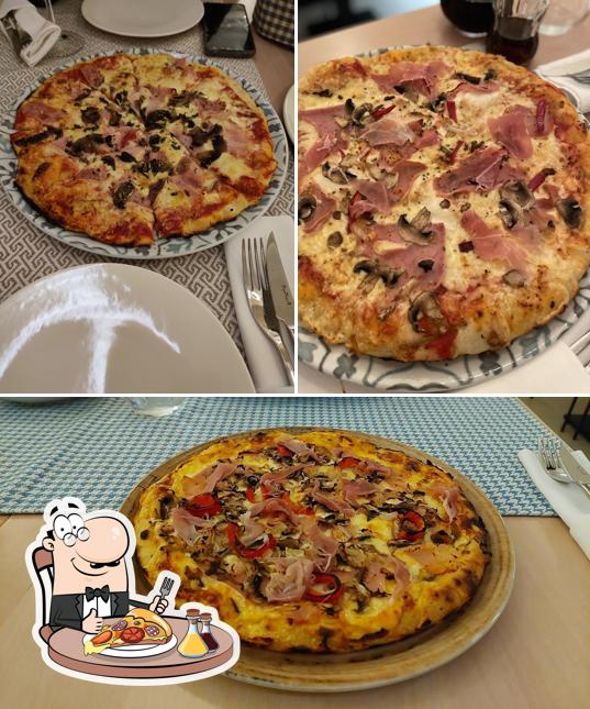 Try out pizza at Restaurant Charlie's