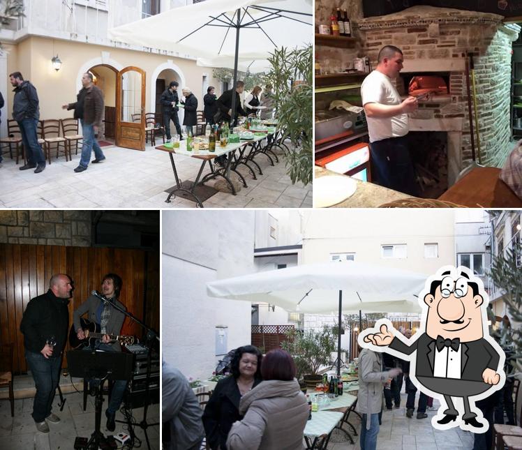 Siediti a un tavolo di Pizzeria Passage