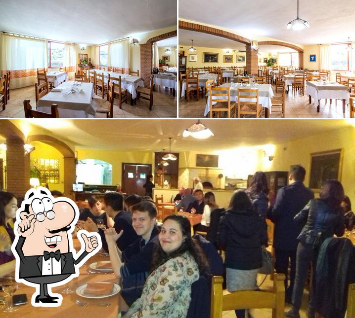Dai un'occhiata agli interni di Canne Al Vento Bar