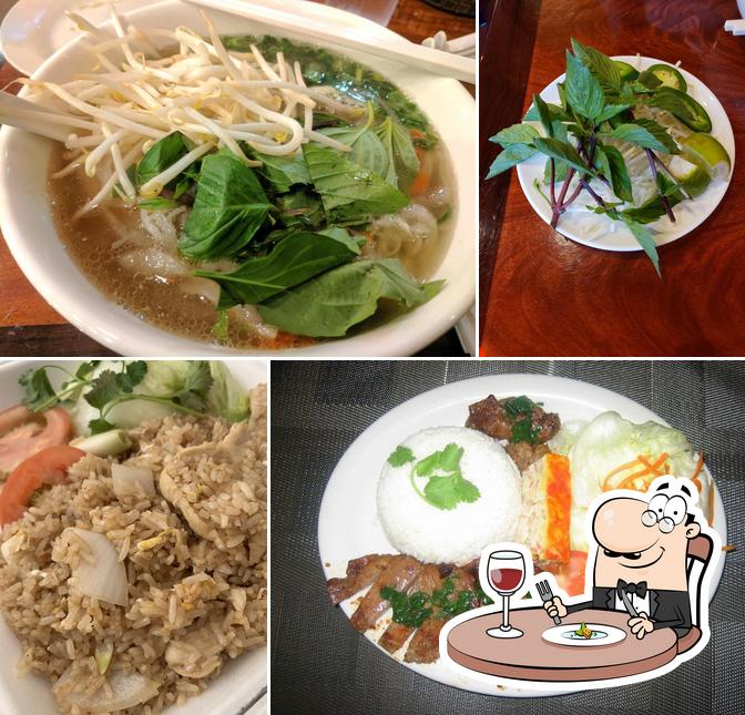 Еда в "Pho Nam"