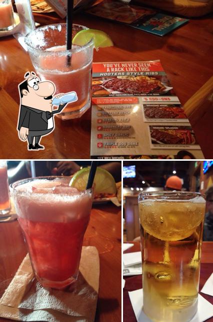 Hooters of Greenbrier, 1105 Merchants Way in Chesapeake Restaurant