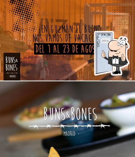 Взгляните на изображение паба и бара "buns & bones"