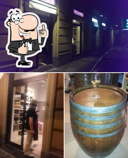 Guarda la foto di Enoteca Valentino