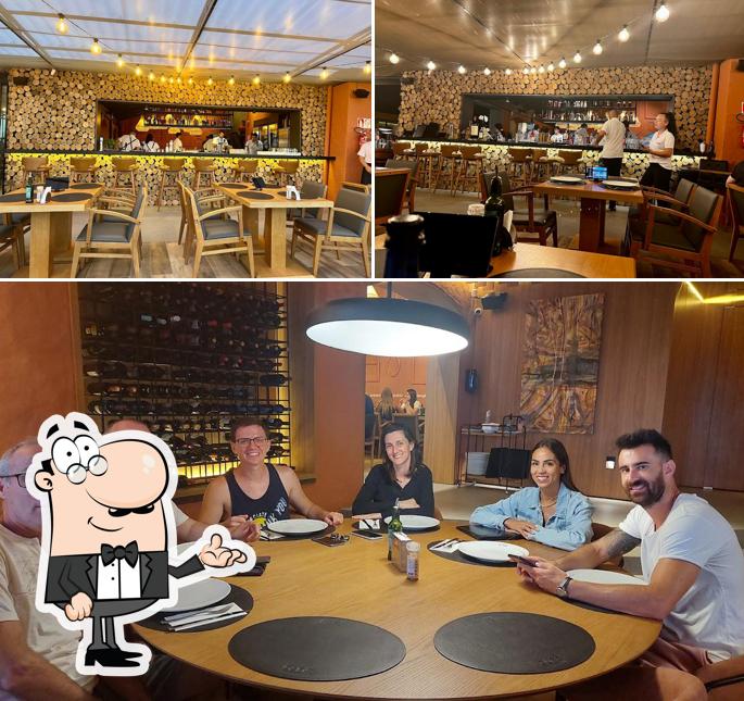 Veja imagens do interior do À Lenha Pizzaria e Restaurante em Torres