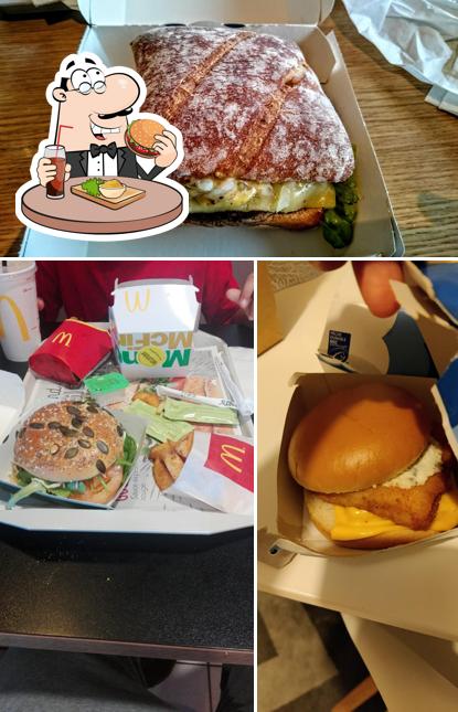 Prenez un hamburger à McDonald's