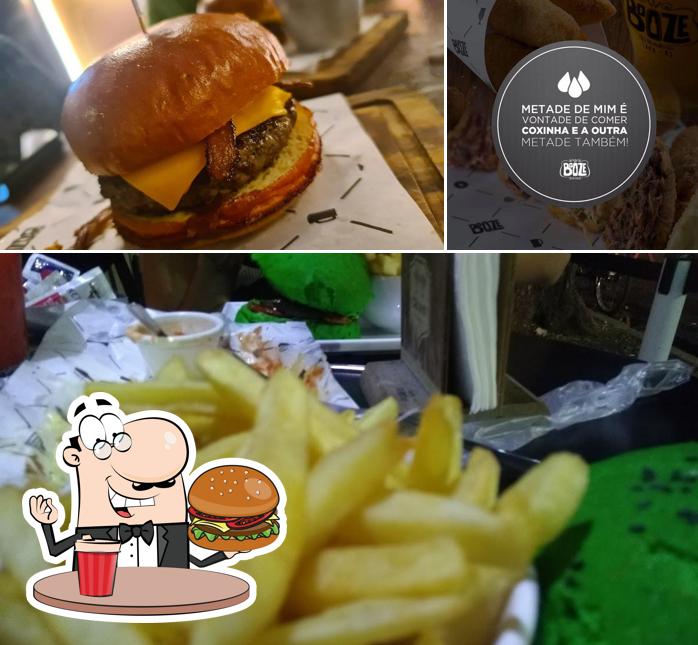 Consiga um hambúrguer no Booze Bar