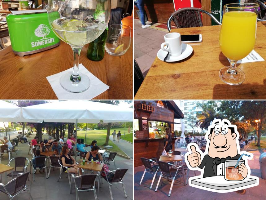 Observa las fotografías donde puedes ver bebida y interior en Fenix Cafe Portela