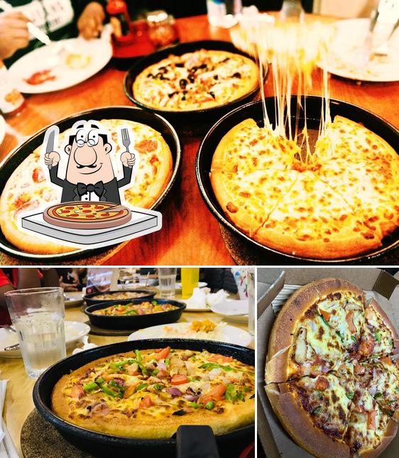 Pizza Hut restaurant, Al Ain, Al Bawadi Mall Zayed Bin Sultan St