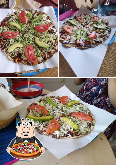Закажите пиццу в "Alma Mixteca Comida Oaxaqueña Galeria"
