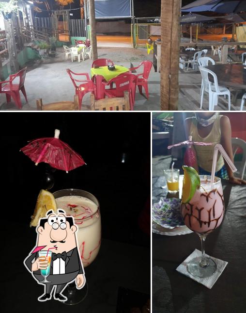 Entre diferentes coisas, bebida e interior podem ser encontrados no Gato Mestre Bar