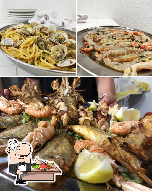 Order different seafood meals offered by Ristorantino sul Mare La Tellina