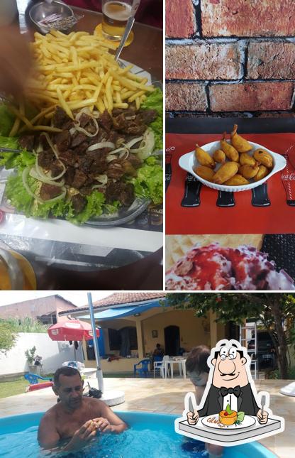 A comida e interior do restaurante