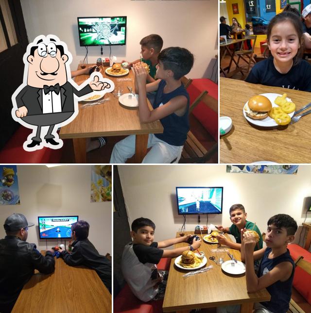 O interior do Game Burger