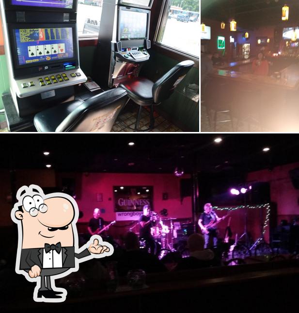 The Coop Bar & Grill in Crestwood Restaurant reviews