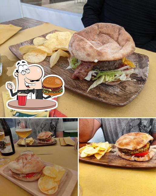 Ordina un hamburger a Stuzzikò San Benedetto del Tronto