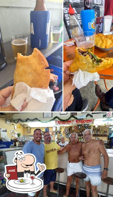 Dê uma olhada a imagem apresentando comida e interior no Bar Casa de Irene