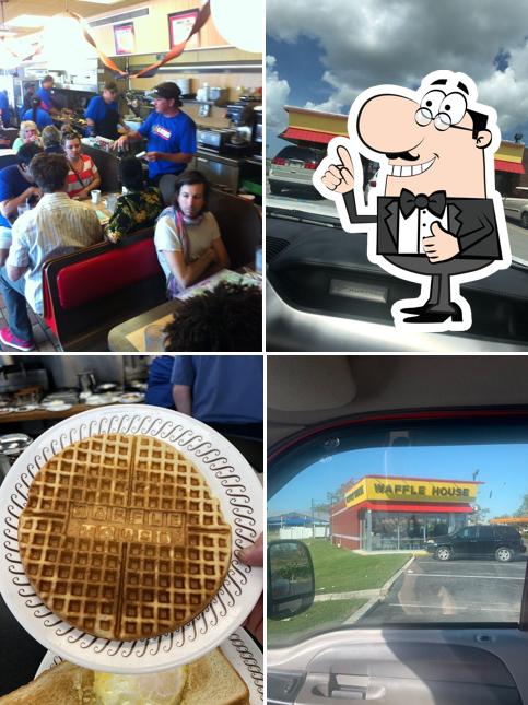 Vea esta imagen de Waffle House