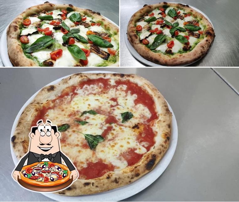 Prova una pizza a Ristorante Pizzeria Pinguino83 da Salvatore