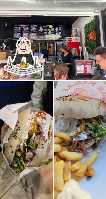 Voici la photo affichant la nourriture et intérieur sur Nefs Berliner Kebab