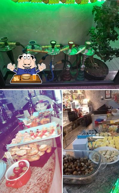 Questa è la immagine che raffigura la cibo e esterno di Easy Bar