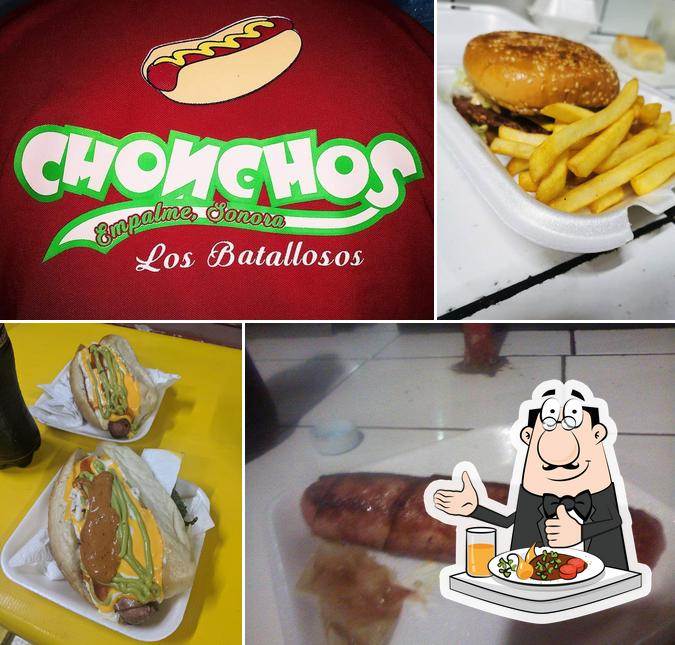 Еда в "Dogos Los Chonchos"