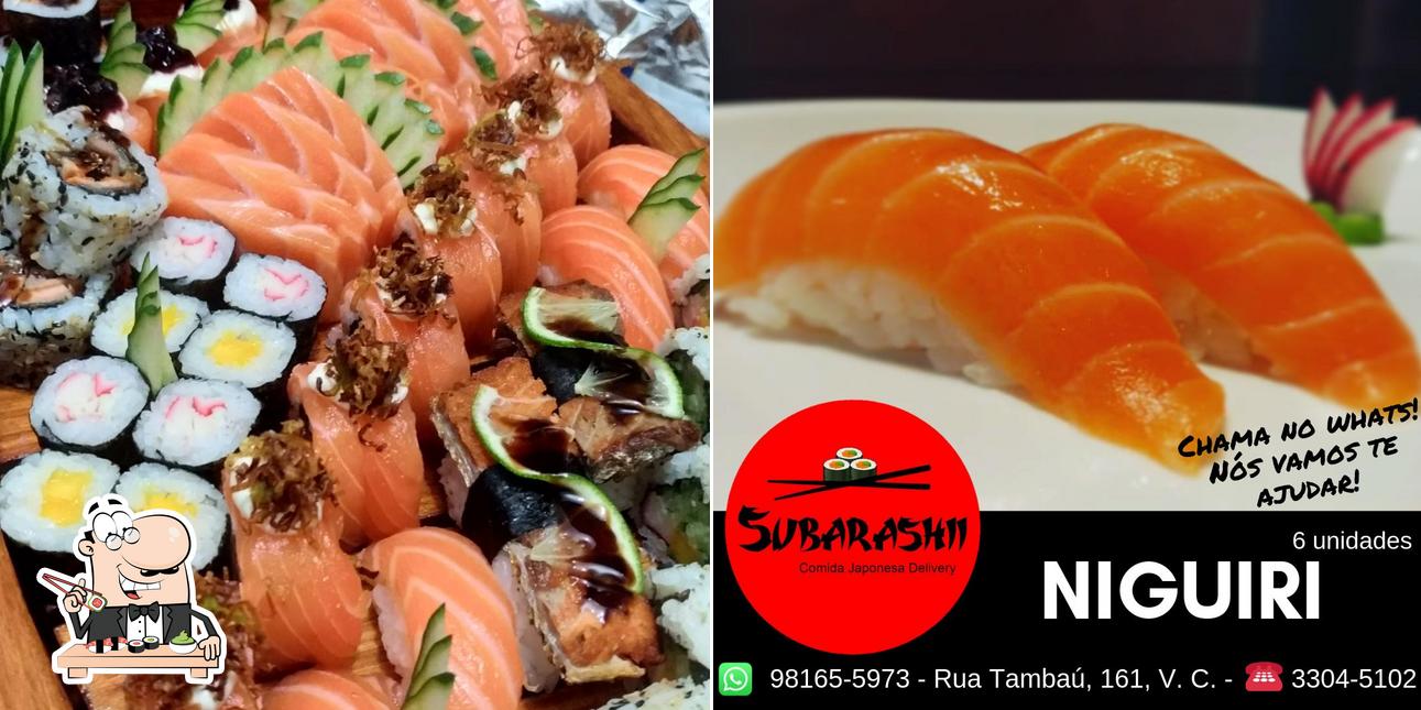 Rolos de sushi são disponibilizados no Subarashii - Comida Japonesa Delivery