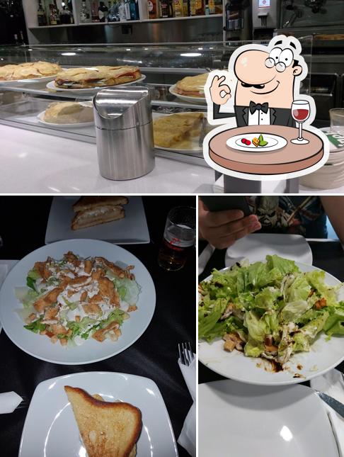 Еда в "Cafetería Coronna"