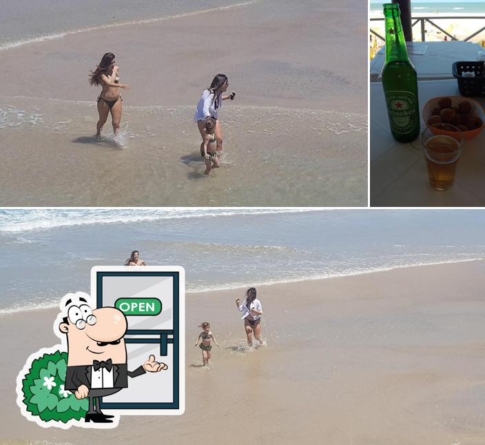 O Palhoça Sereia. Praia Morro Branco se destaca pelo exterior e cerveja