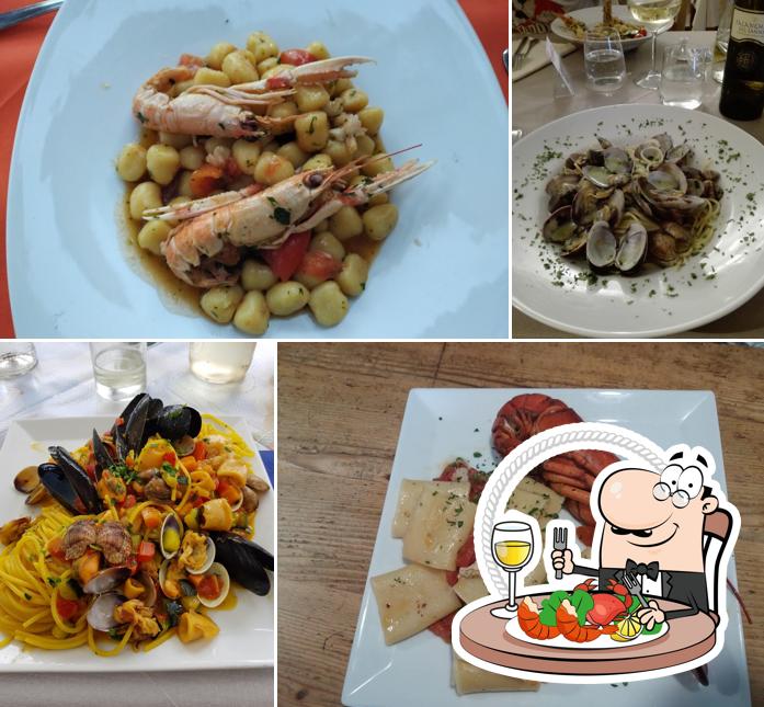 В "Il Nuovo Chalet Castiglioncello" вы можете попробовать различные блюда с морепродуктами