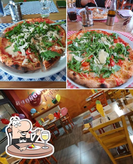 La foto di cibo e interni da Pizzicotto