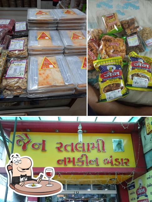 Food at Jain Ratlami Namkeen Bhandar