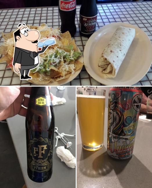 Taco y Burrito House, 1548 W Fullerton Ave in Chicago
