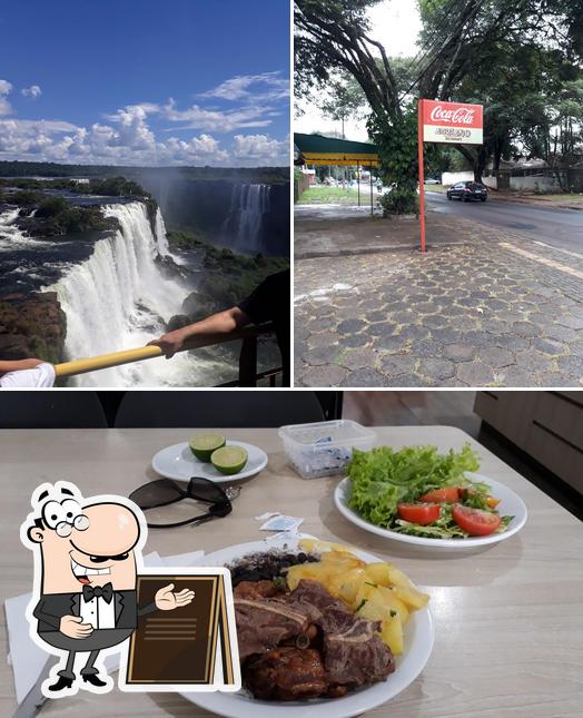 Entre diversos coisas, exterior e comida podem ser encontrados no Adriano Restaurante