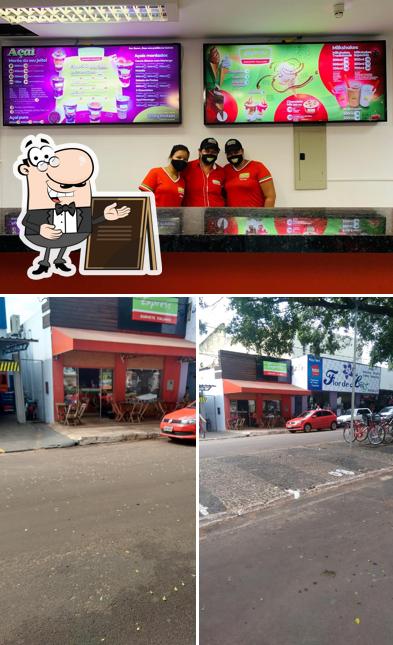 O Express Sorvetes e Açaí se destaca pelo exterior e interior