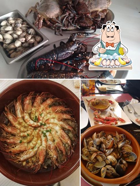 В "Restaurante Burbia" вы можете попробовать различные блюда с морепродуктами
