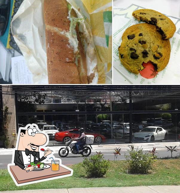 A foto do Subway’s comida e exterior