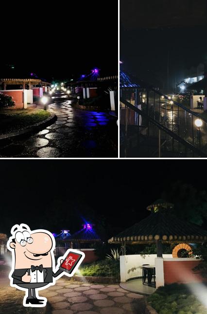 Check out how Greenwoods Restaurant looks outside
