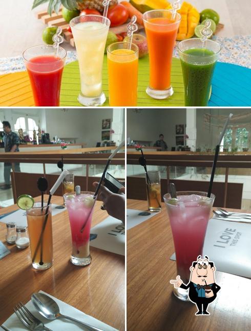 Disfrutra de tu bebida favorita en Tawangmangu Terrace