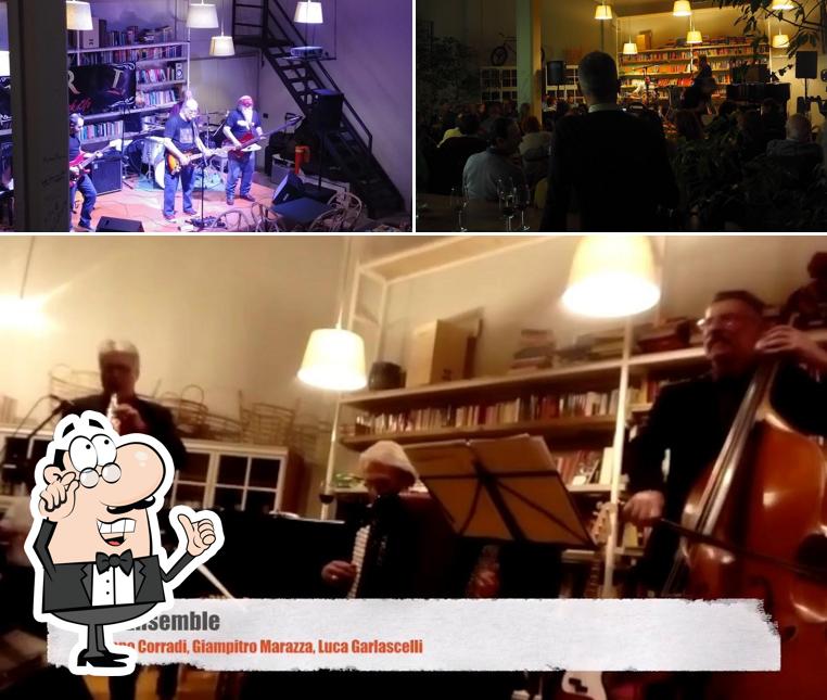 Dai un'occhiata agli interni di Mou - Live Music Club